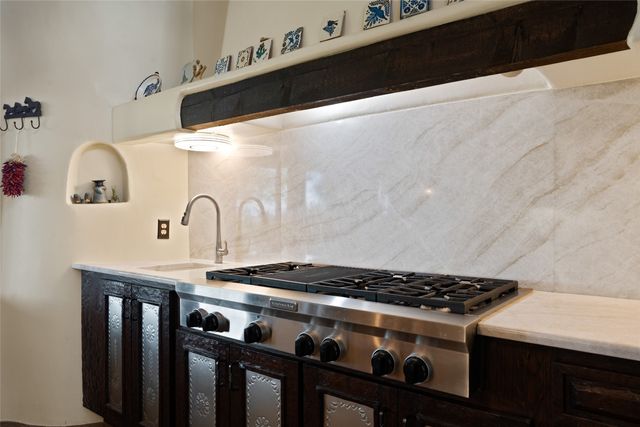 7 Camino Montuoso, Santa Fe, NM 87506