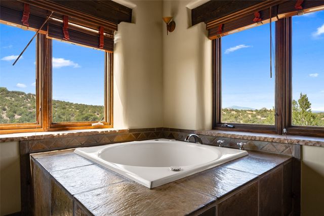 7 Camino Montuoso, Santa Fe, NM 87506