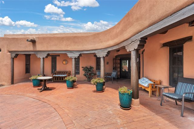 7 Camino Montuoso, Santa Fe, NM 87506