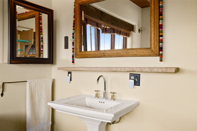 7 Camino Montuoso, Santa Fe, NM 87506