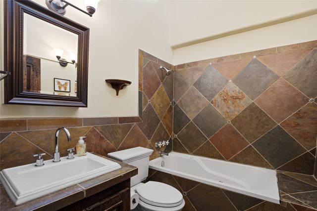 7 Camino Montuoso, Santa Fe, NM 87506