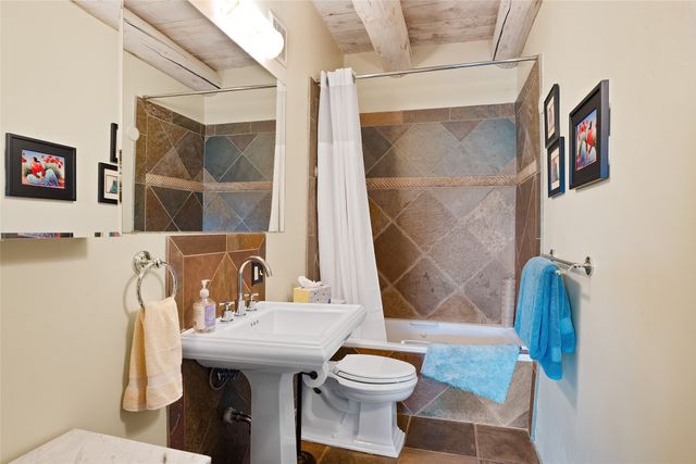 7 Camino Montuoso, Santa Fe, NM 87506