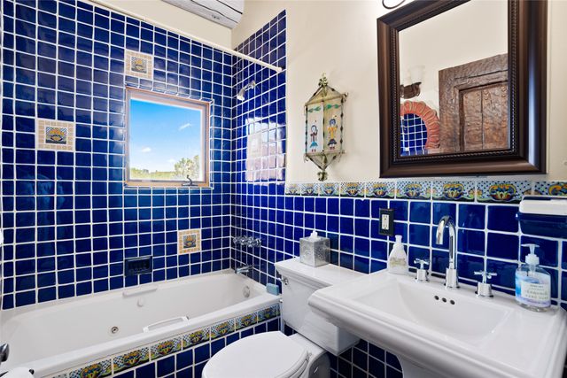 7 Camino Montuoso, Santa Fe, NM 87506