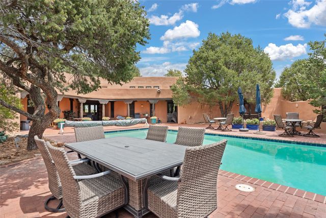 7 Camino Montuoso, Santa Fe, NM 87506