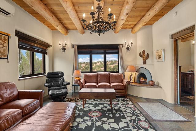 7 Camino Montuoso, Santa Fe, NM 87506