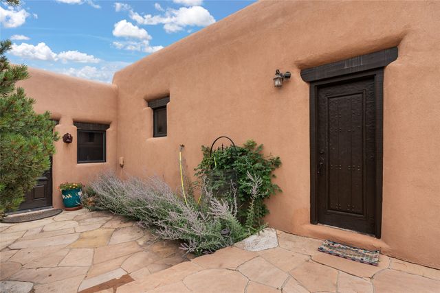 7 Camino Montuoso, Santa Fe, NM 87506