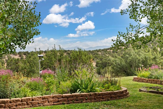 7 Camino Montuoso, Santa Fe, NM 87506