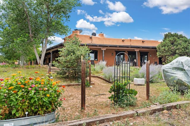 7 Camino Montuoso, Santa Fe, NM 87506