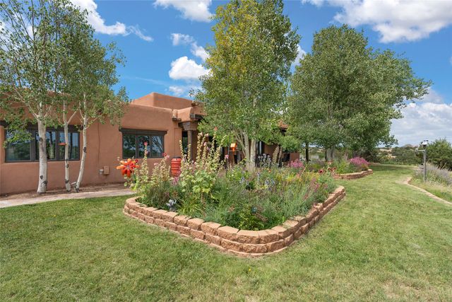 7 Camino Montuoso, Santa Fe, NM 87506