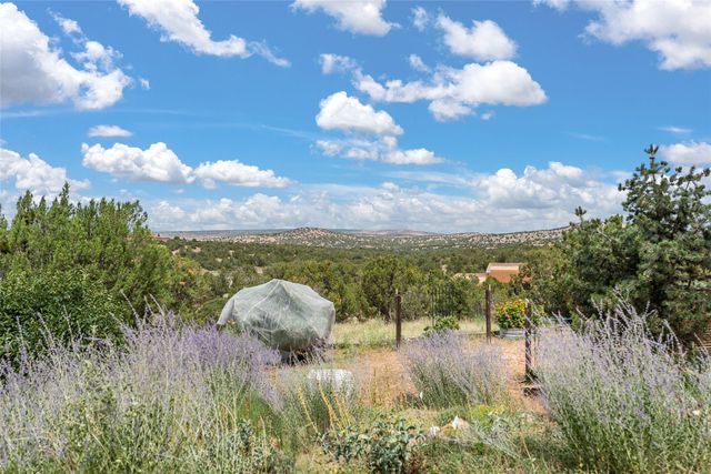 7 Camino Montuoso, Santa Fe, NM 87506