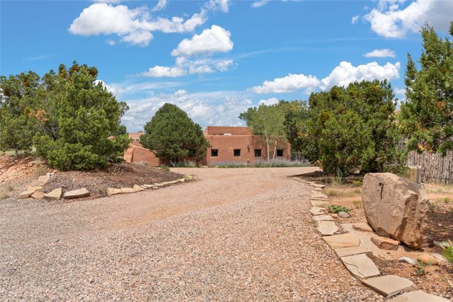 7 Camino Montuoso, Santa Fe, NM 87506