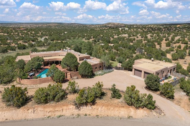 7 Camino Montuoso, Santa Fe, NM 87506