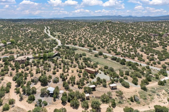 7 Camino Montuoso, Santa Fe, NM 87506