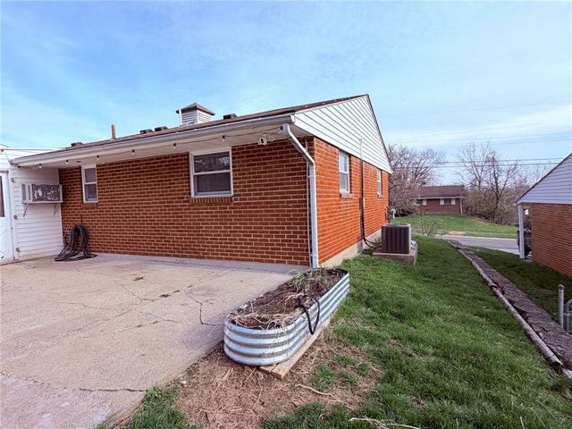 922 Castro Lane, Springdale, OH 45246