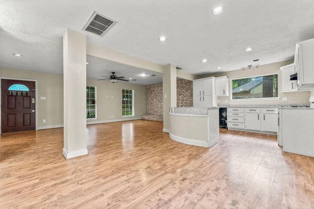 2015 E Lacey Oak Circle, The Woodlands, TX 77380