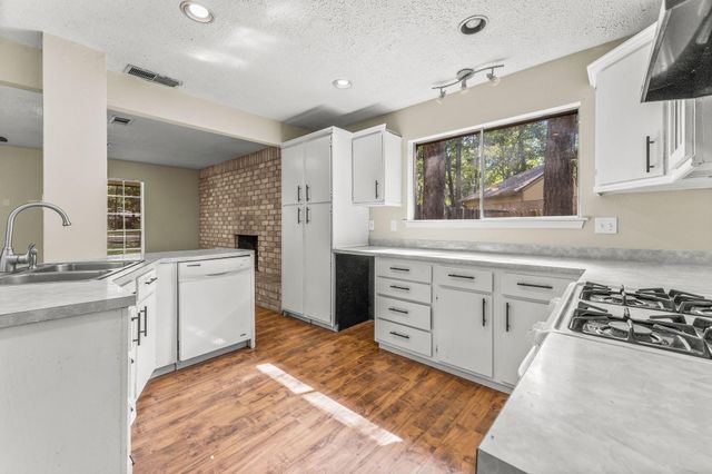 2015 E Lacey Oak Circle, The Woodlands, TX 77380