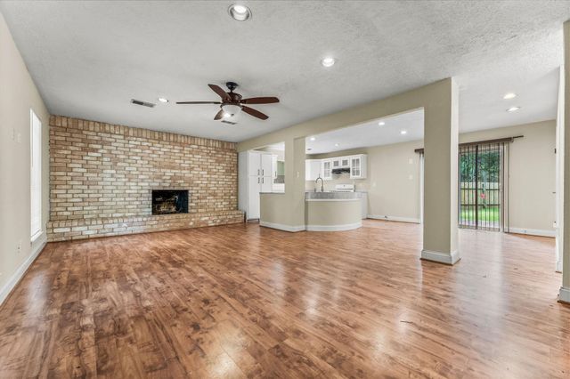 2015 E Lacey Oak Circle, The Woodlands, TX 77380