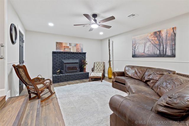 907 SE 4th Street, Wagoner, OK 74467