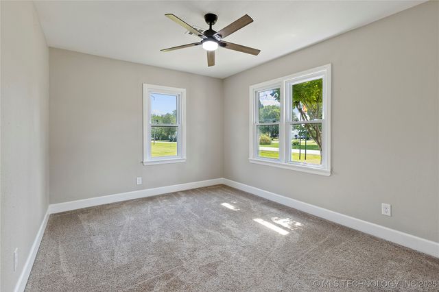 907 SE 4th Street, Wagoner, OK 74467