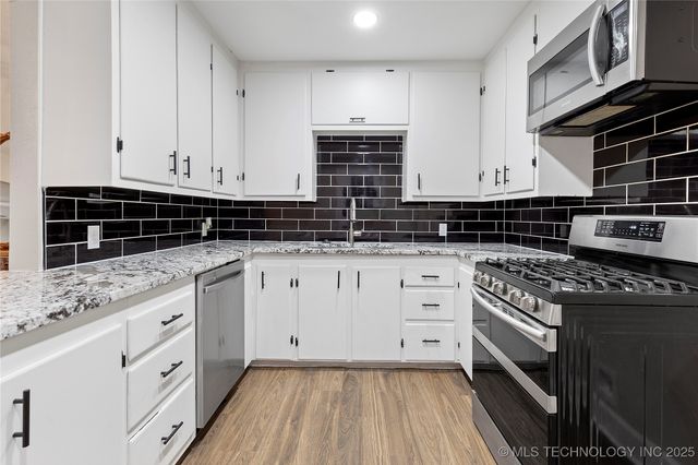 907 SE 4th Street, Wagoner, OK 74467