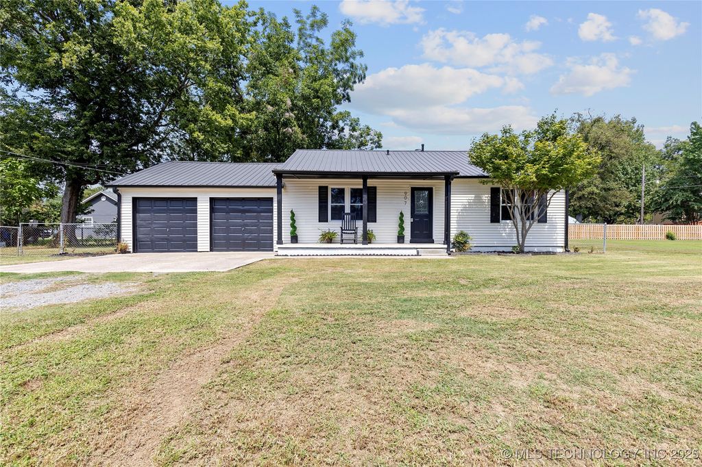 907 SE 4th Street, Wagoner, OK 74467