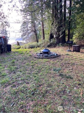 7408 Holiday Boulevard, Anacortes, WA 98221