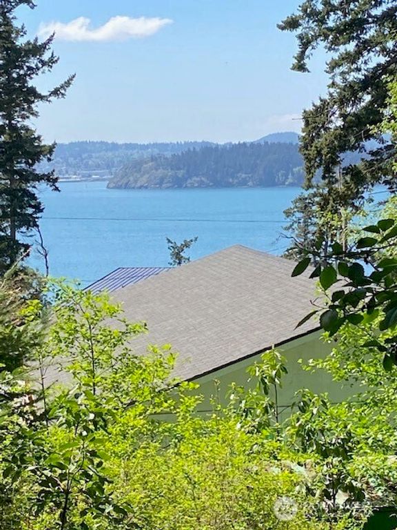 7408 Holiday Boulevard, Anacortes, WA 98221