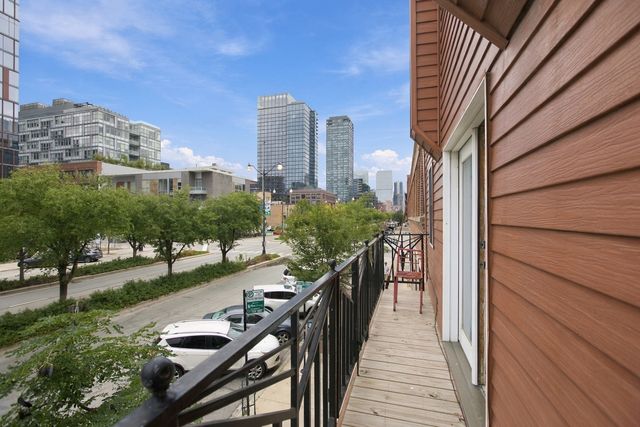 1111 W Randolph Street 2, Chicago, IL 60607