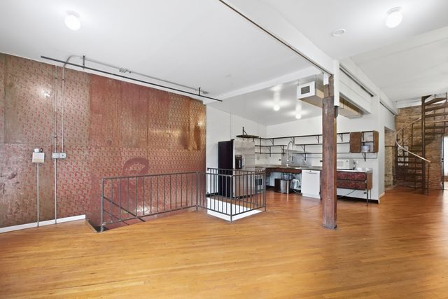 1111 W Randolph Street 2, Chicago, IL 60607
