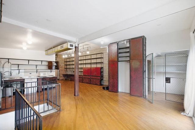 1111 W Randolph Street 2, Chicago, IL 60607