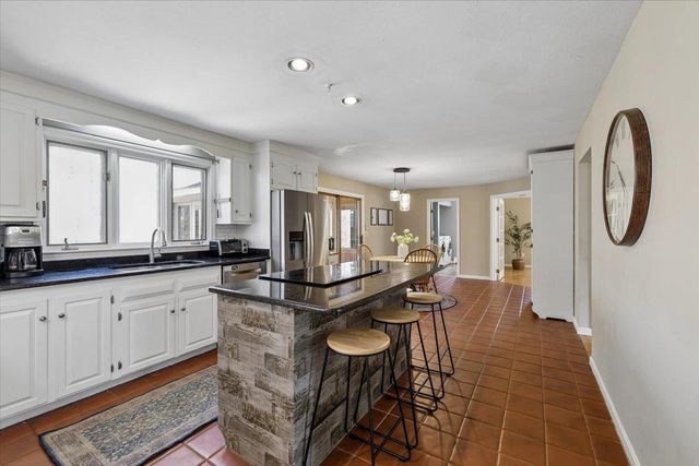 31 Boxwood Road, Bedford, NH 03110