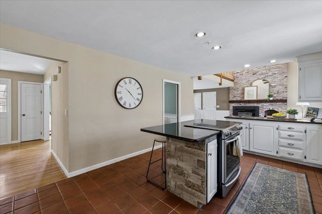 31 Boxwood Road, Bedford, NH 03110