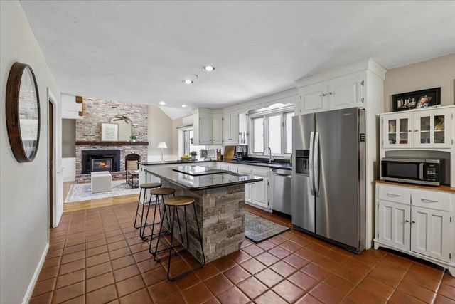 31 Boxwood Road, Bedford, NH 03110