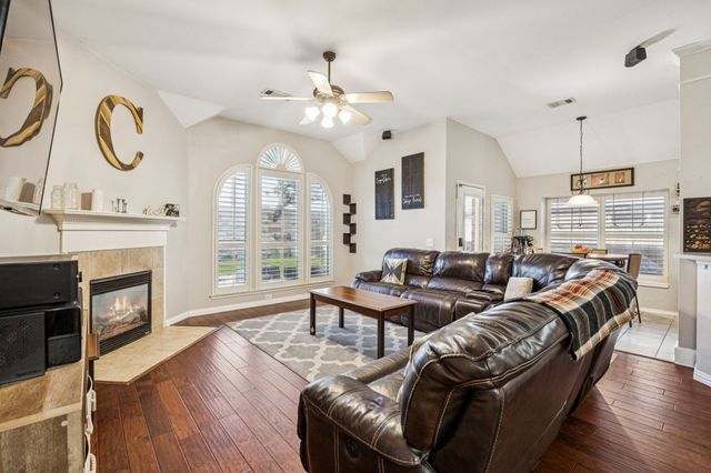 6828 Crenshaw Lane, Denton, TX 76210