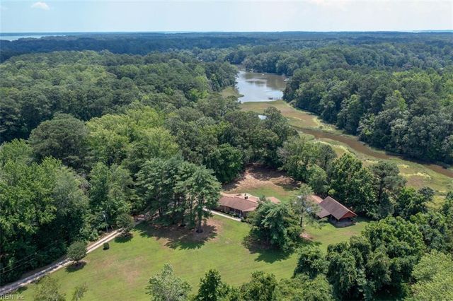 7470 Creeks End RD, Gloucester, VA 23061