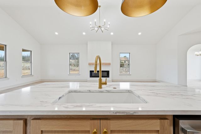 295 Castleberry Rd., Greenbrier, AR 72058