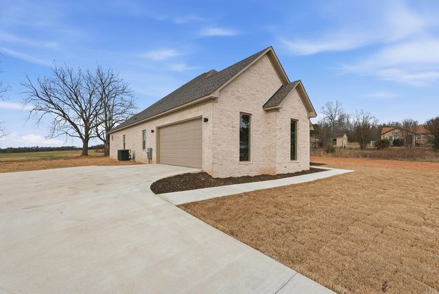 295 Castleberry Rd., Greenbrier, AR 72058