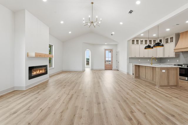 295 Castleberry Rd., Greenbrier, AR 72058