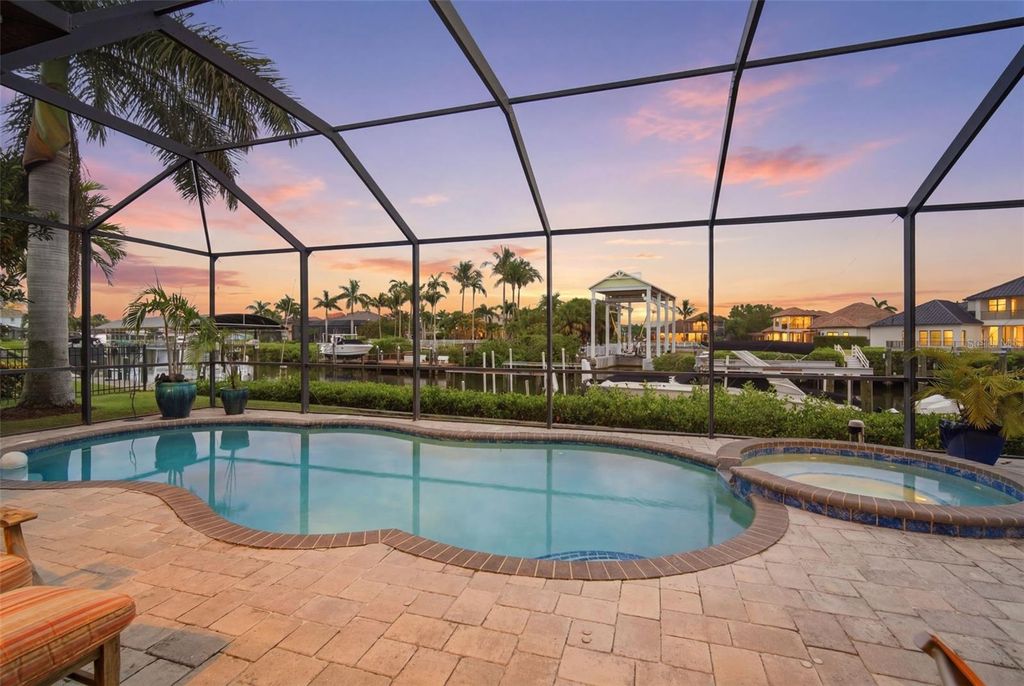 Image 2 of property listing at 621 REGATTA WAY, Bradenton, FL 34208