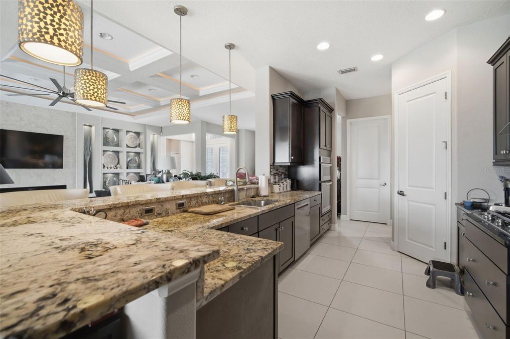 Image 19 of property listing at 621 REGATTA WAY, Bradenton, FL 34208