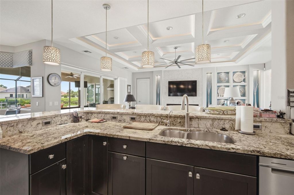 Image 20 of property listing at 621 REGATTA WAY, Bradenton, FL 34208