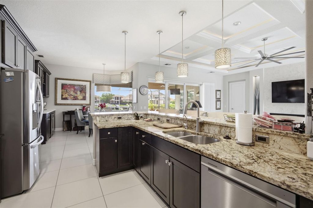 Image 21 of property listing at 621 REGATTA WAY, Bradenton, FL 34208