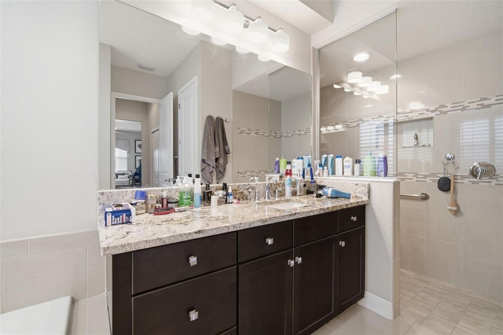 Image 28 of property listing at 621 REGATTA WAY, Bradenton, FL 34208