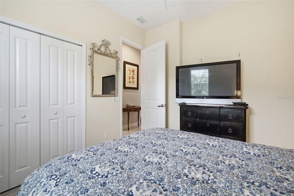 Image 30 of property listing at 621 REGATTA WAY, Bradenton, FL 34208
