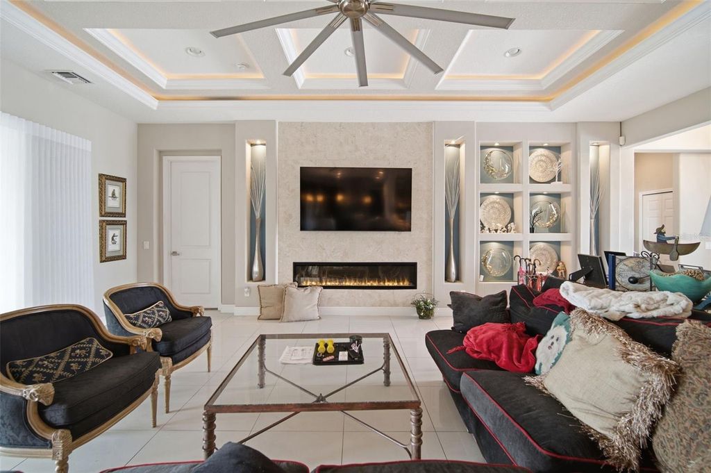 Image 4 of property listing at 621 REGATTA WAY, Bradenton, FL 34208