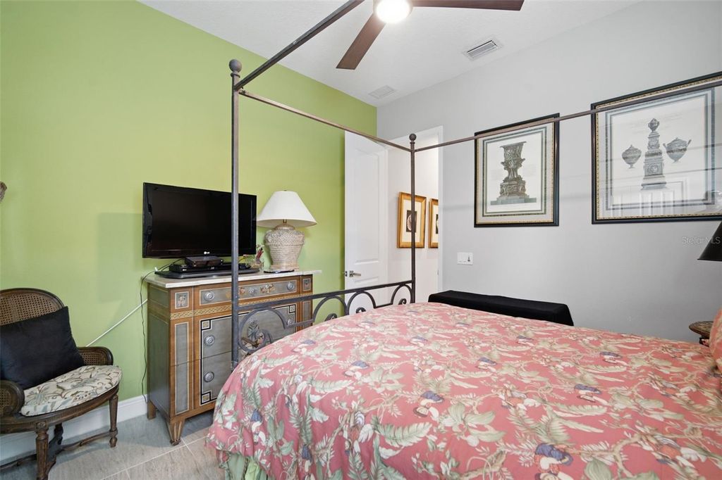 Image 33 of property listing at 621 REGATTA WAY, Bradenton, FL 34208