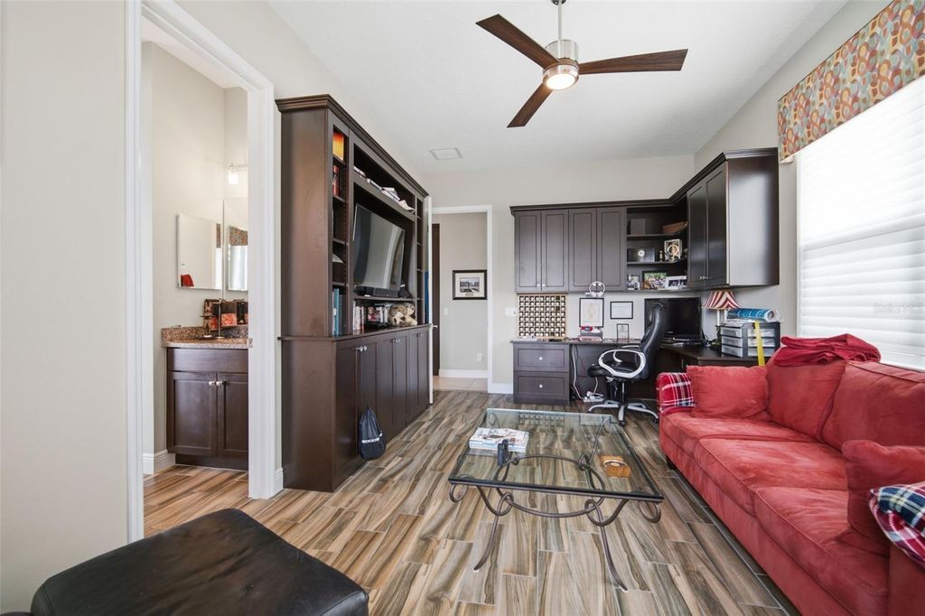 Image 37 of property listing at 621 REGATTA WAY, Bradenton, FL 34208