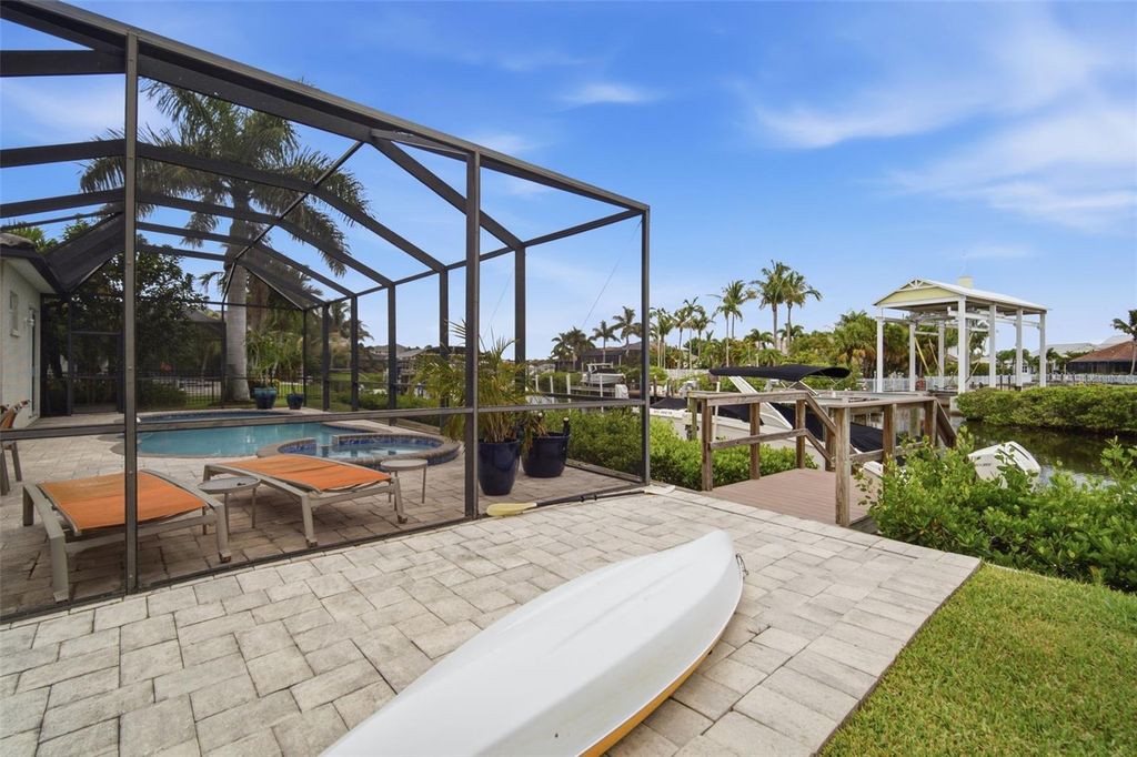 Image 52 of property listing at 621 REGATTA WAY, Bradenton, FL 34208