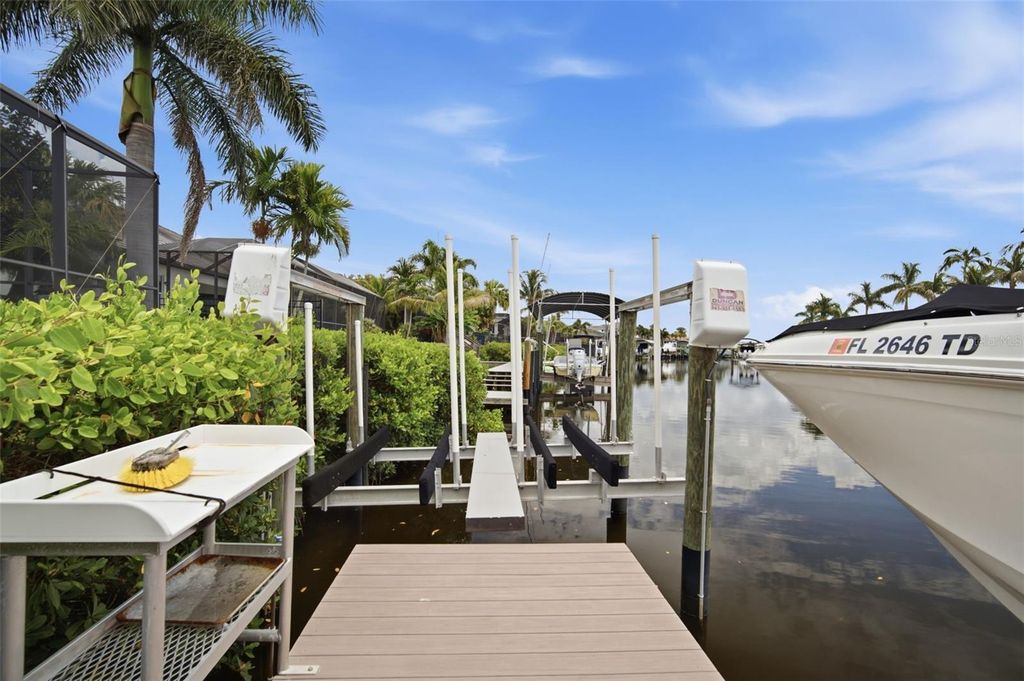 Image 58 of property listing at 621 REGATTA WAY, Bradenton, FL 34208