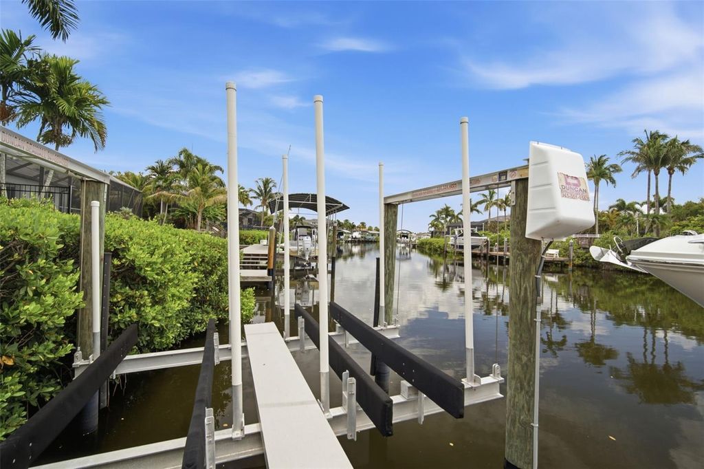 Image 59 of property listing at 621 REGATTA WAY, Bradenton, FL 34208